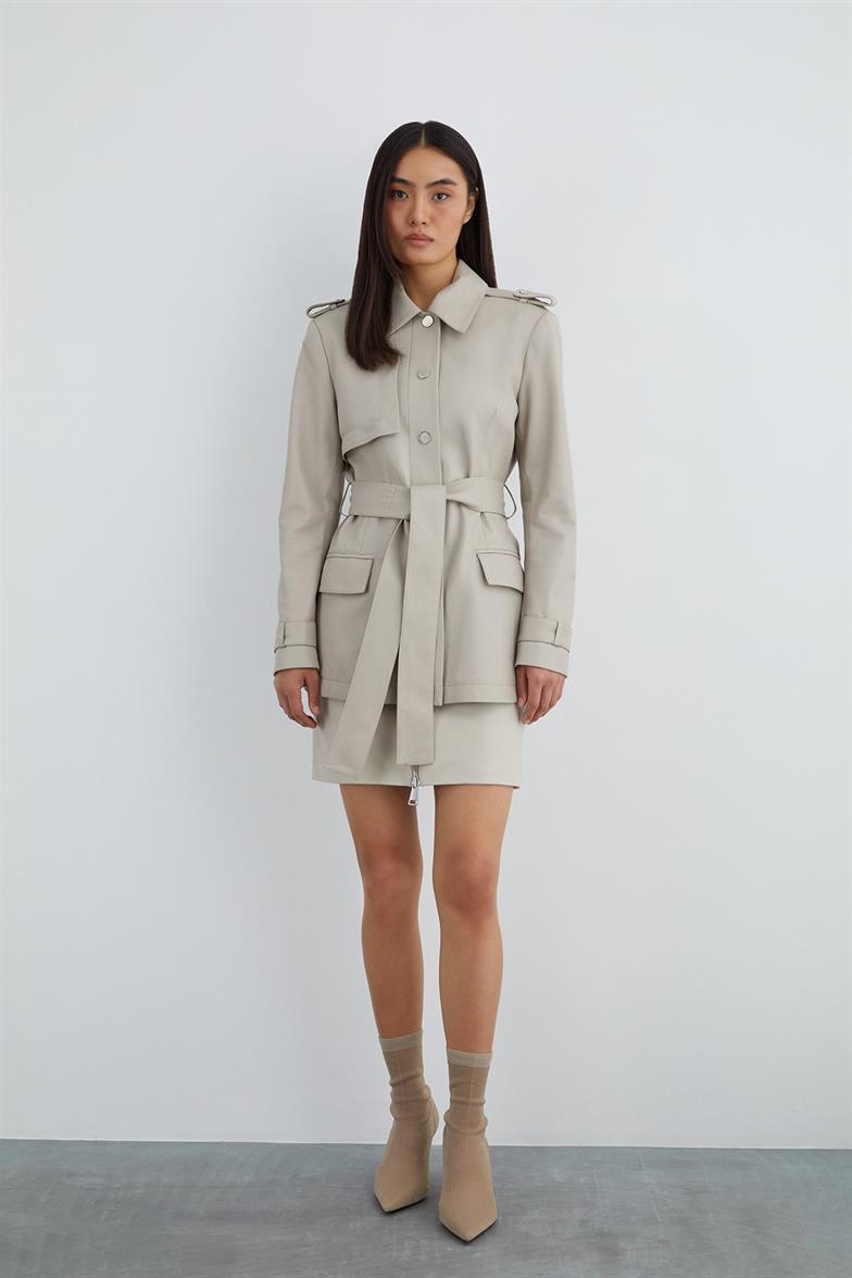 shoulder-epaulet-detail-
