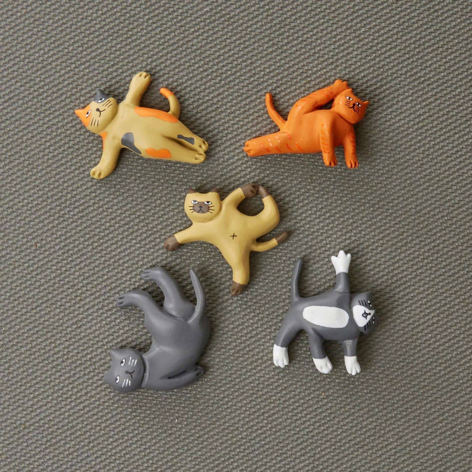 Kikkerland Cat Yoga Magnets-Buzdolabı Magneti Kediler