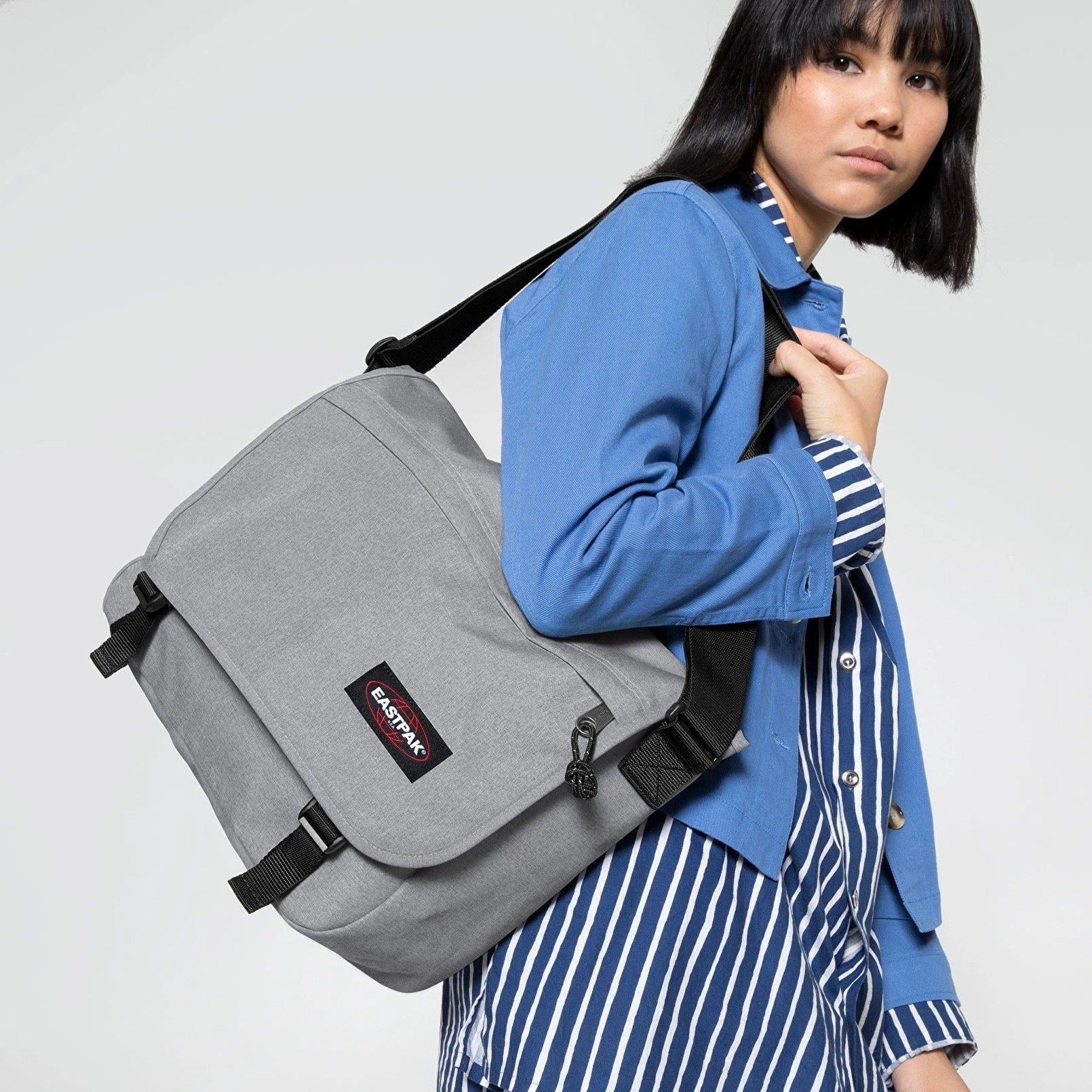 Eastpak Omuz Çantası Delegate + Sunday Grey