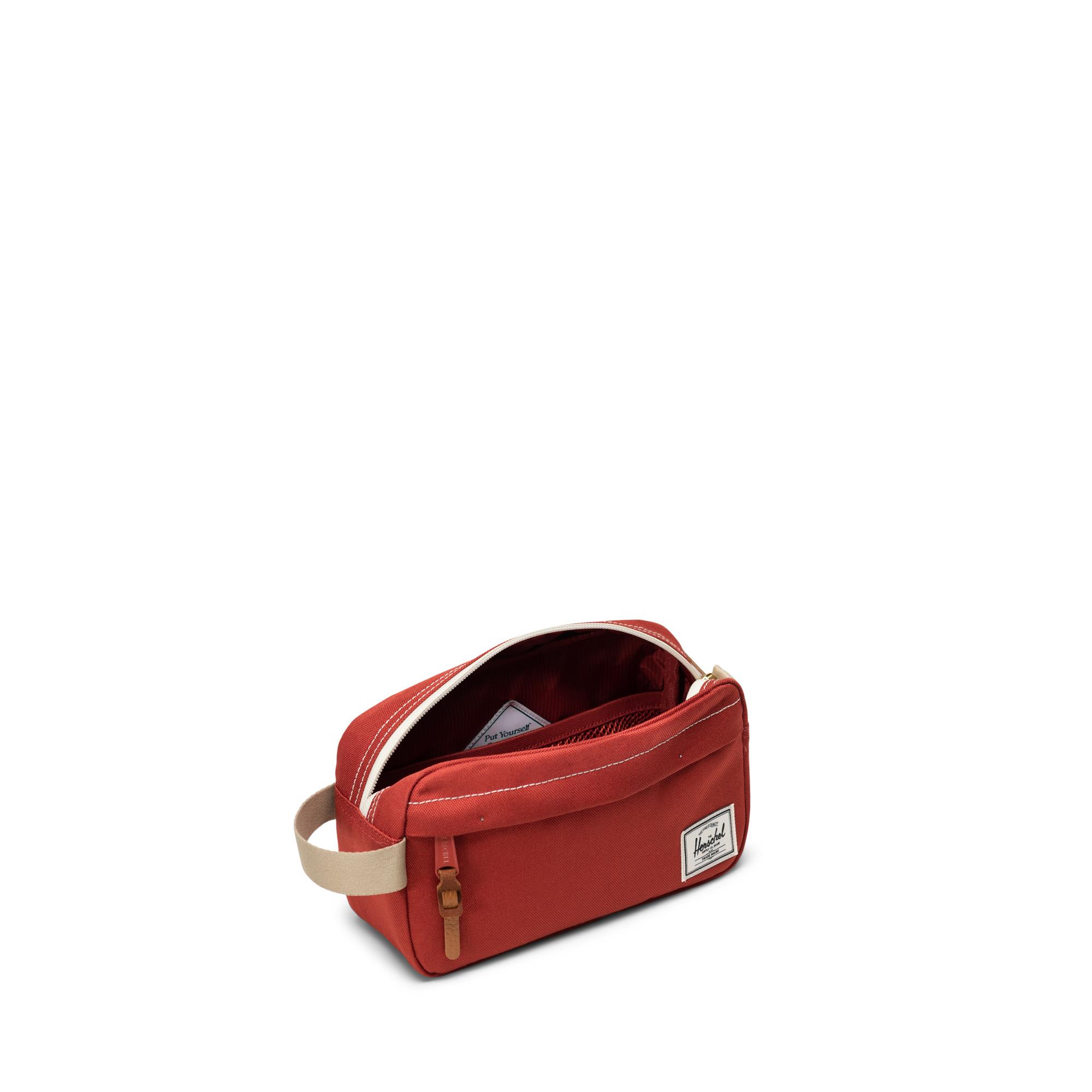 Herschel Seyahat, Makyaj, Tıraş Çantası Chapter Small Travel Kit Red Ochre/White Stitch