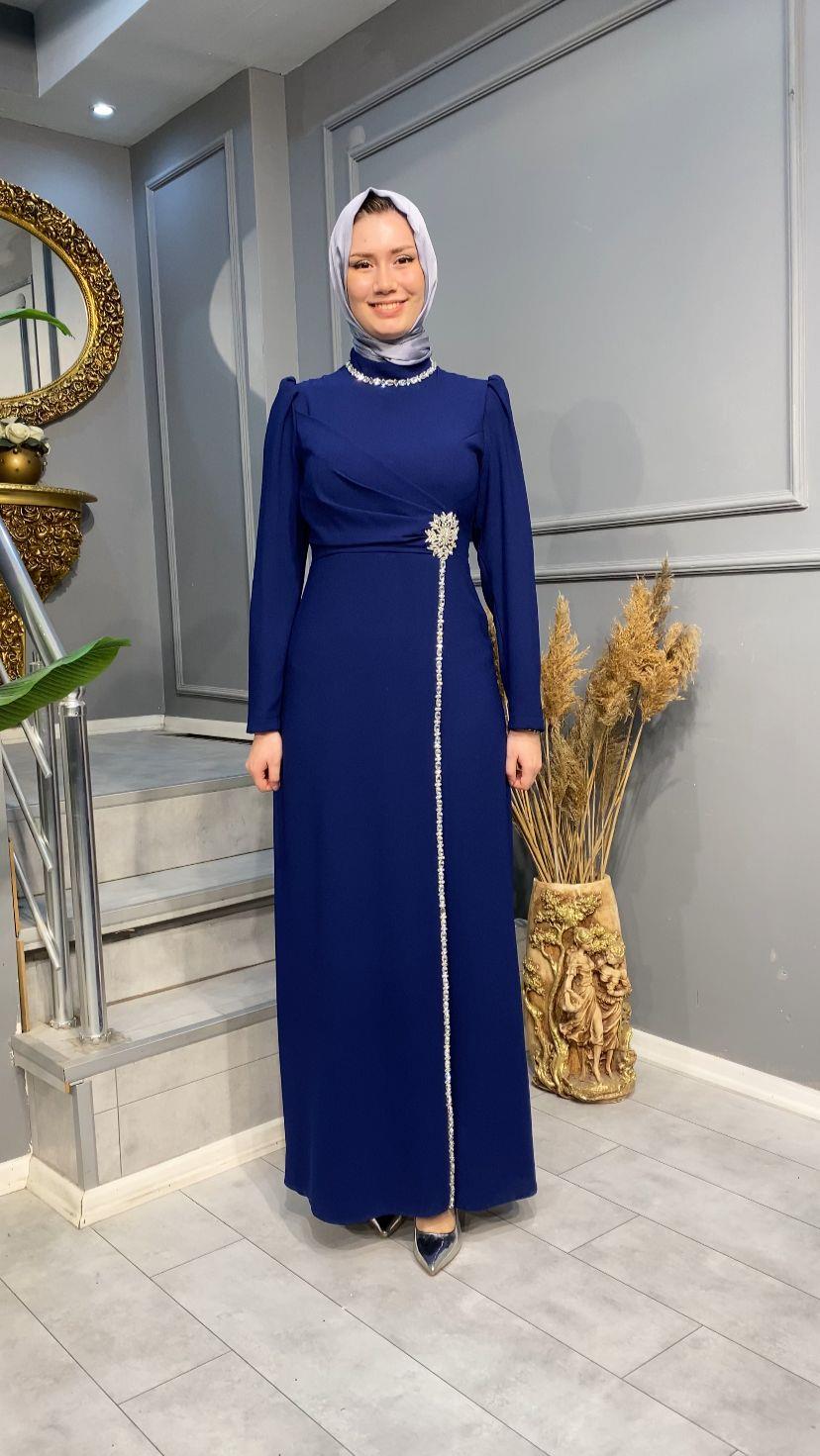 NEVON 4602 BOYNU VE BELİNDEN TAŞLI DRAPE DETAYLI KREP ELBİSE