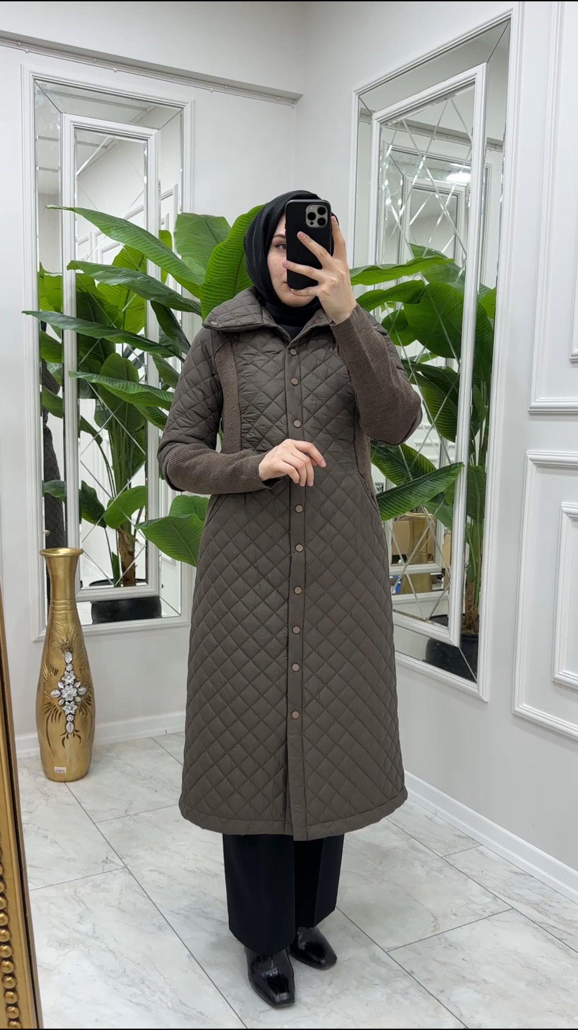 NEVON 3913 KOLLARI TRİKO DETAYLI TAMAMEN KAPİTONE KABAN MODELİMİZ