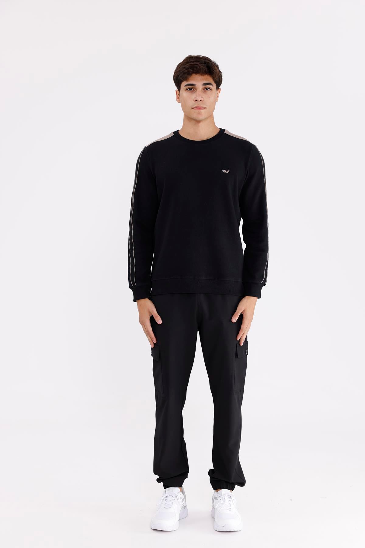 Selanik Doku Yumuşak Tutuşlu Rahat Kalıp Yuvarlak Yaka Esnek Manşetli Sweatshirt