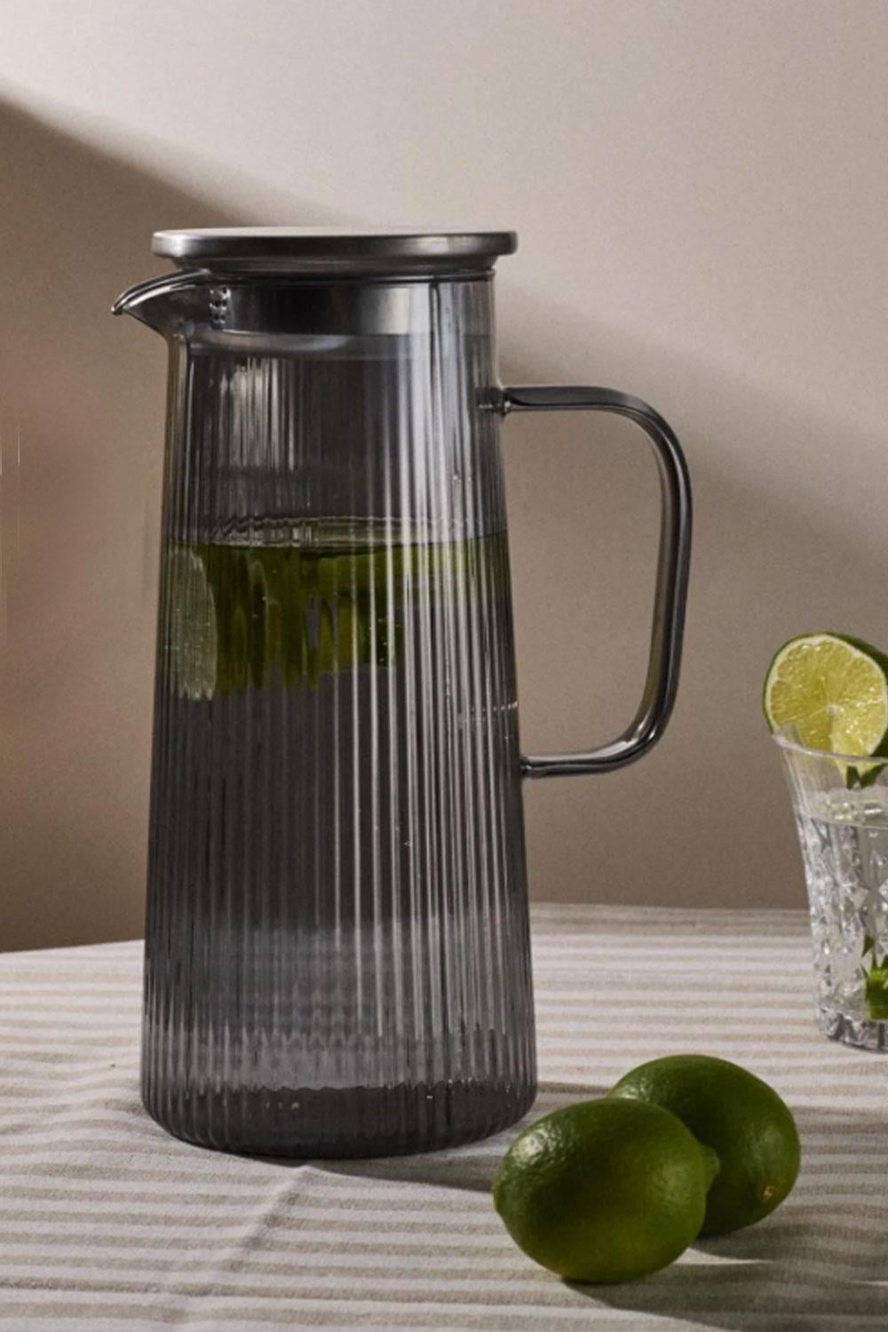 Perotti Pina Füme Çizgi Işık Oyunları Filtre Kapaklı Sürahi 1300 ml