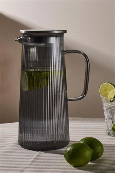 Perotti Pina Füme Çizgi Işık Oyunları Filtre Kapaklı Sürahi 1300 ml