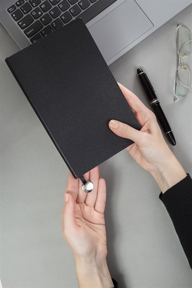 Büyük Boy Siyah Deri Defter 13 x 21 Çizgisiz