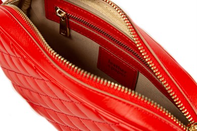 Kapitone Desenli Askılı Deri Çanta Kırmızı