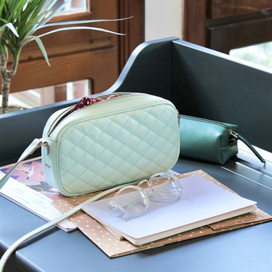 Kapitone Desenli Askılı Deri Çanta Mint Yeşil