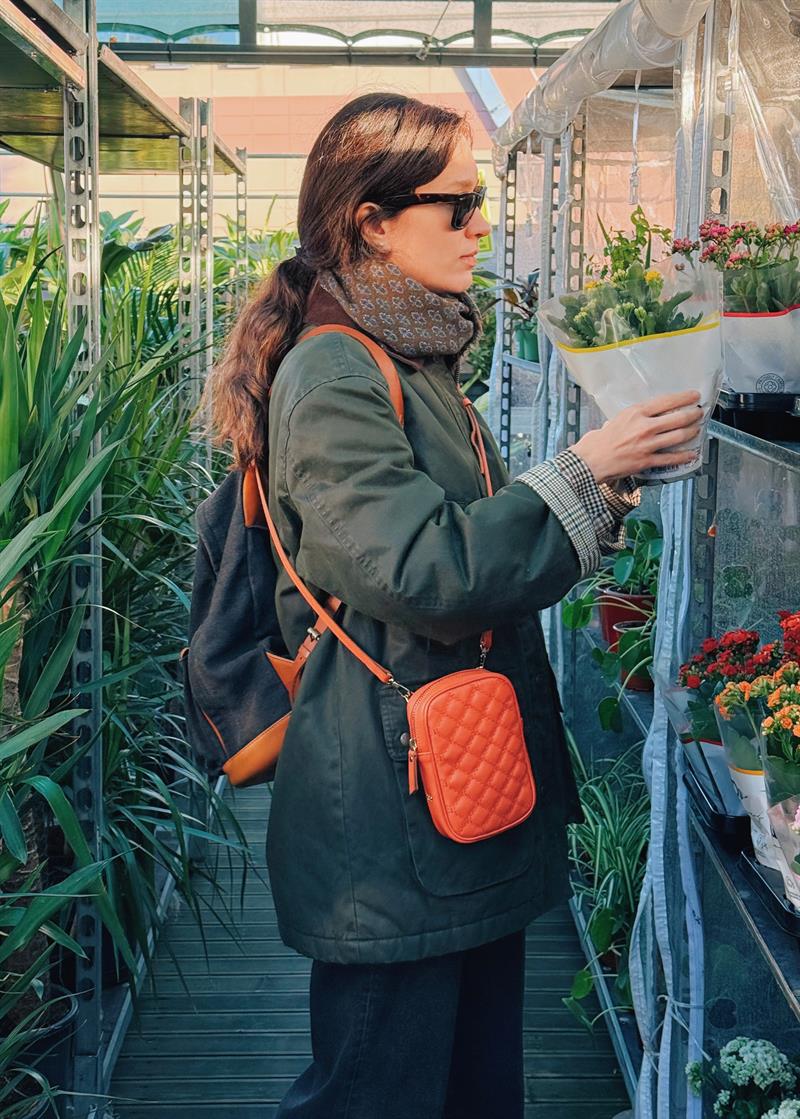 Kapitone Desenli Askılı Deri Telefon Çantası Turuncu