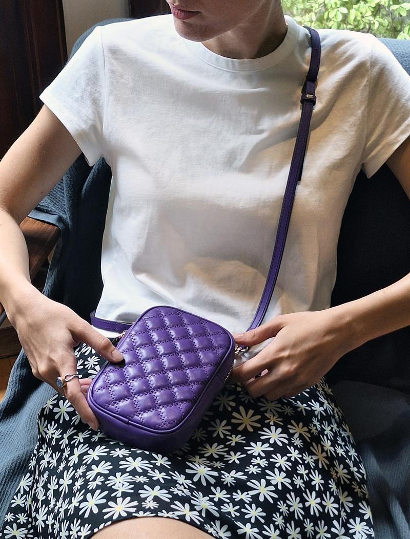 Kapitone Desenli Askılı Deri Telefon Çantası Açık Yeşil