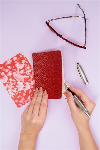Küçük Boy Kırmızı Yılan Baskı Deri Defter 9 x 14 Çizgisiz