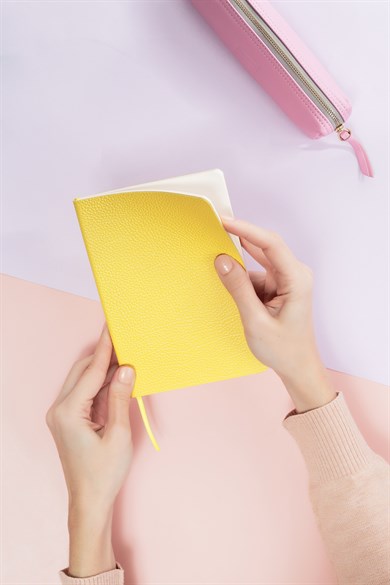 Orta Boy Açık Sarı Deri Defter 12 x 17 Çizgisiz