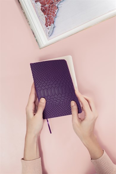 Orta Boy Mor Yılan Baskı Deri Defter 12 x 17 Çizgisiz