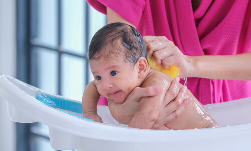 Bebek Banyo Süngeri ve Havlusu