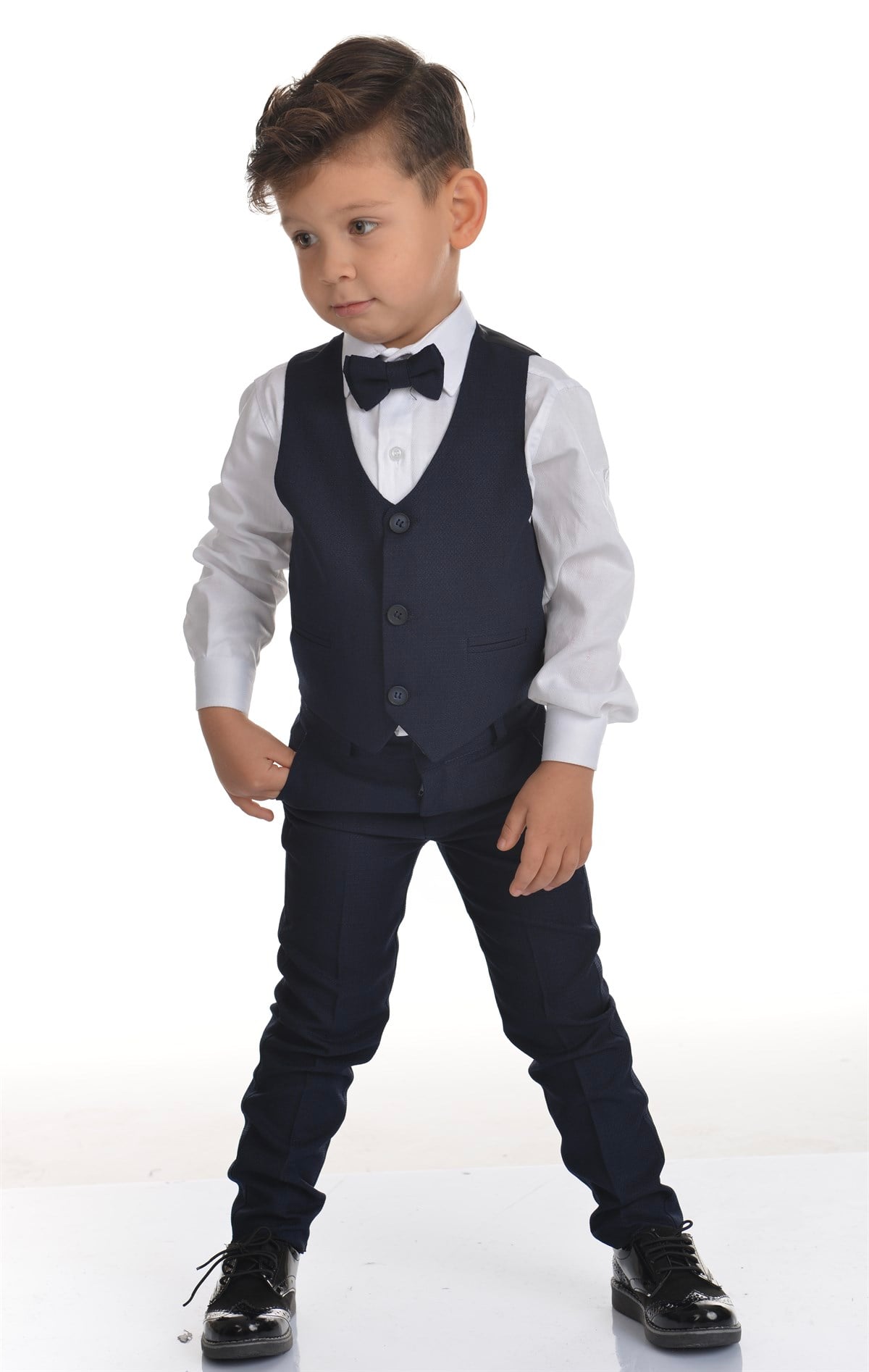 Lacivert Yelekli Papyonlu Erkek Çocuk Takım Elbise