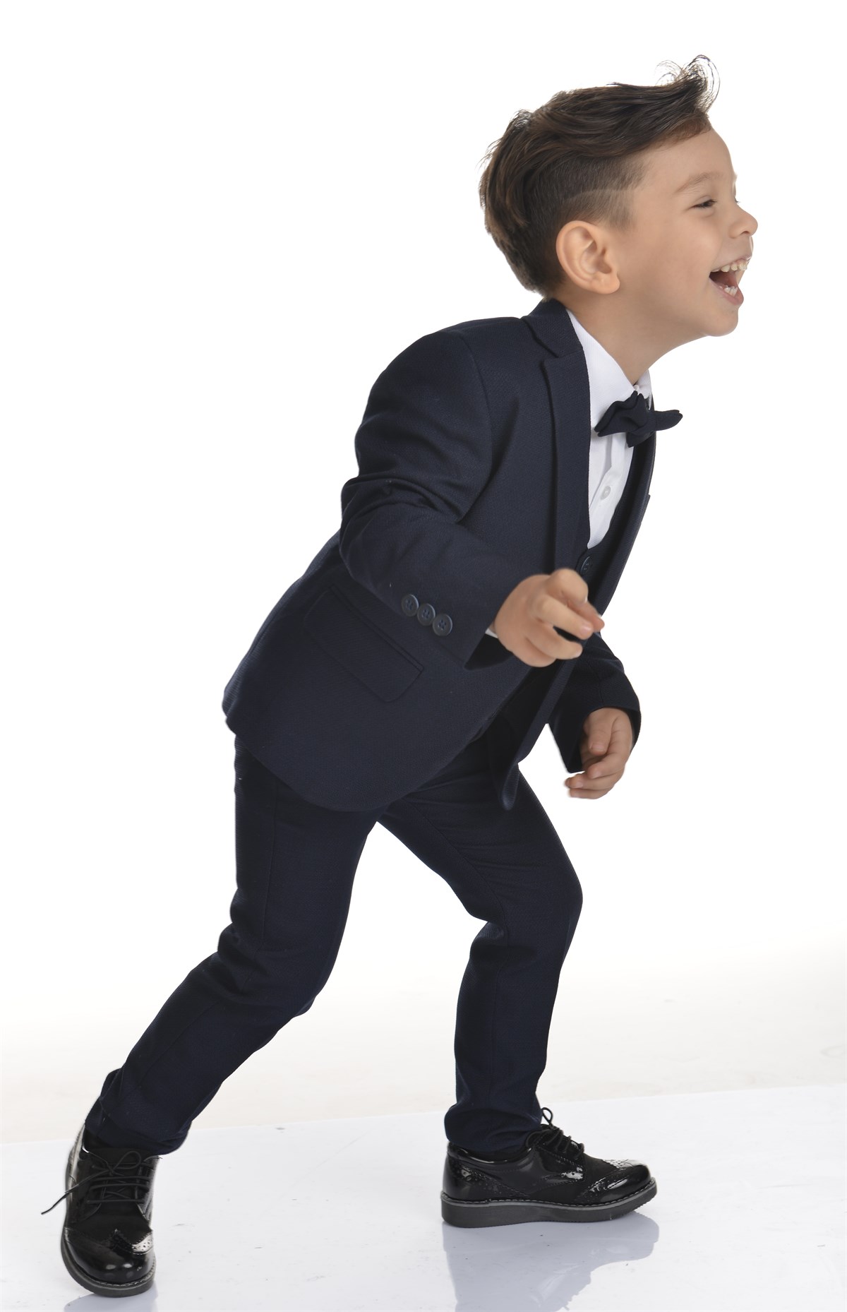 Lacivert Yelekli Papyonlu Erkek Çocuk Takım Elbise