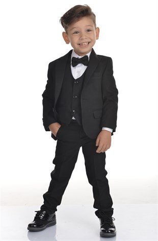 Siyah Yelekli Papyonlu Erkek Çocuk Takım Elbise