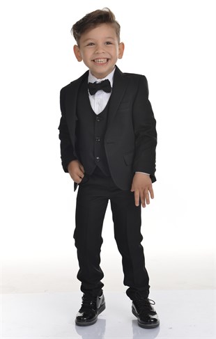 Siyah Yelekli Papyonlu Erkek Çocuk Takım Elbise