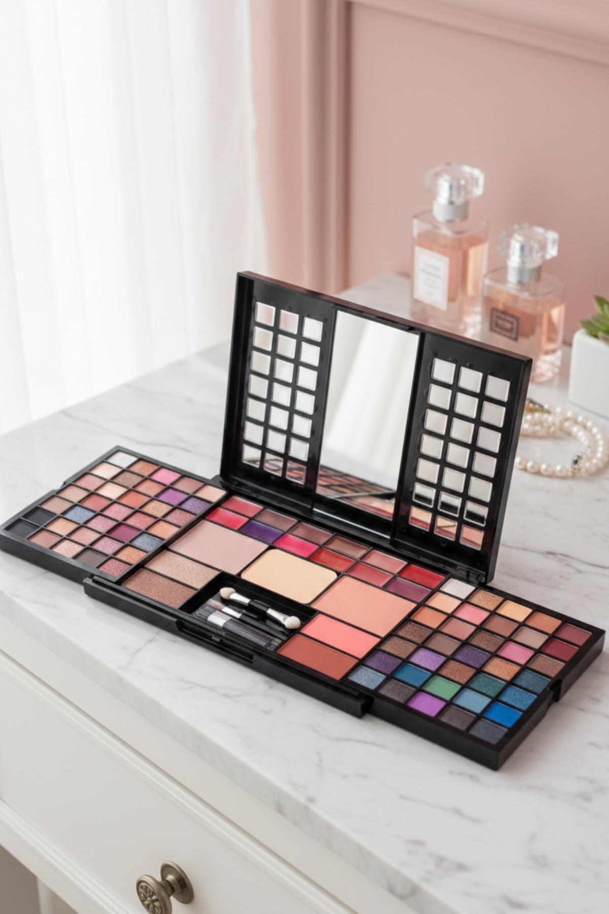 Kadın Kozmetik Çekmeceli Aynalı Göz Far Paleti