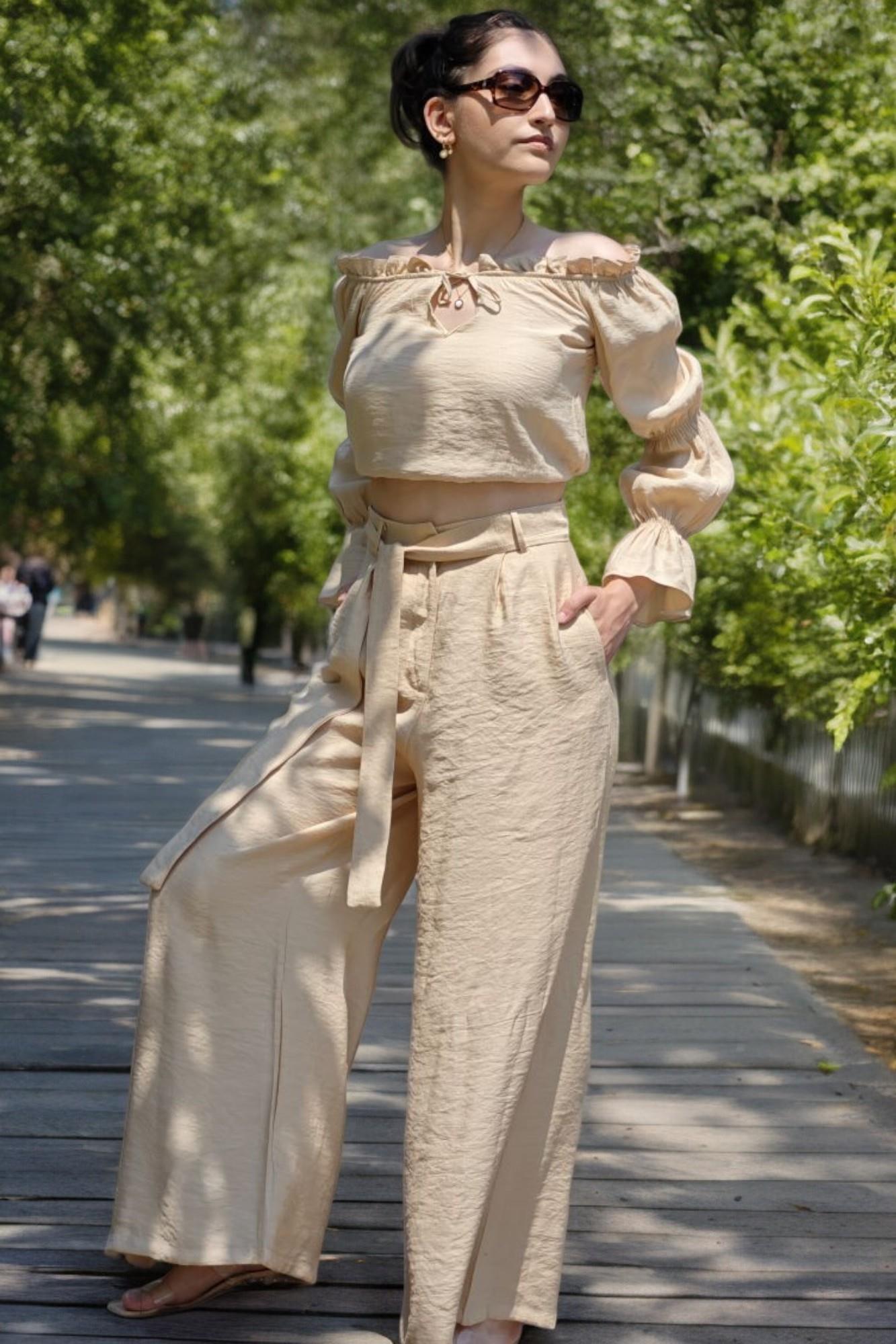 YUMUŞACIK KUMAŞ MADONNA YAKA BLUZ PANTOLON İKİLİ ALT ÜST TAKIM