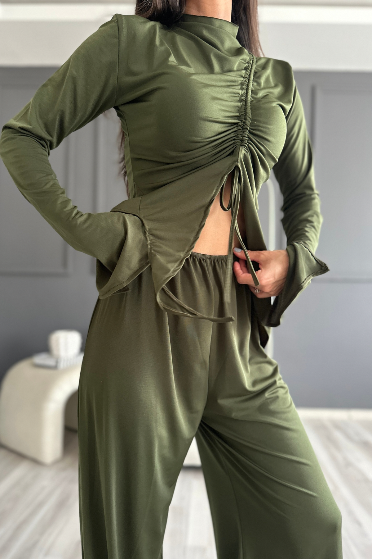Haki Büzgülü Siyah Bluz Ve Pantolon Takım
