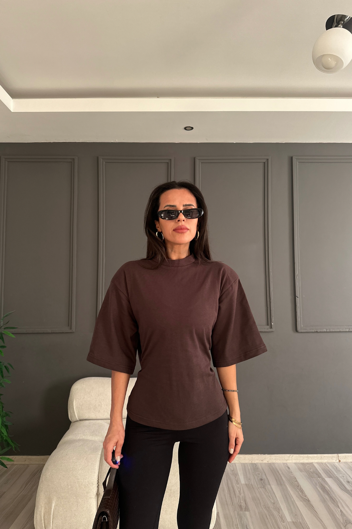 Kahve Vatkalı Sırt Detaylı Tshirt