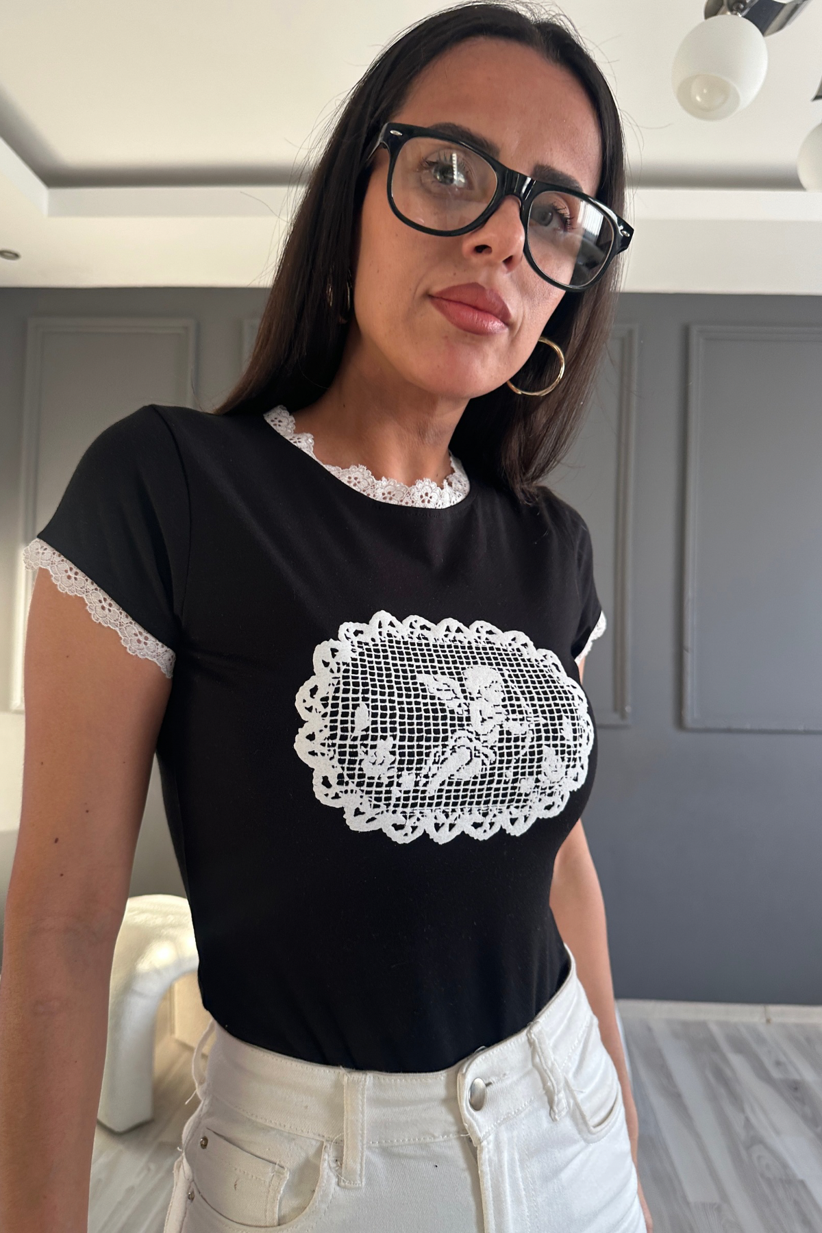 Yaka Kol Dantel Detay Siyah Tshirt 