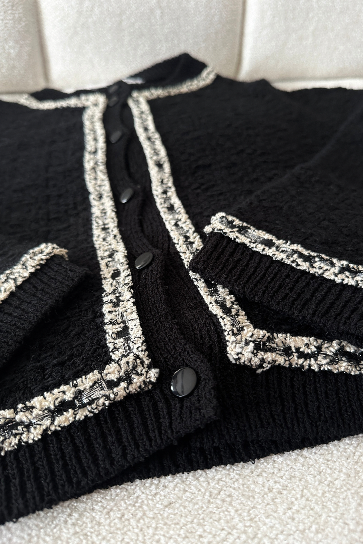 Yaka Ve Kol Şeritli Premium Hırka