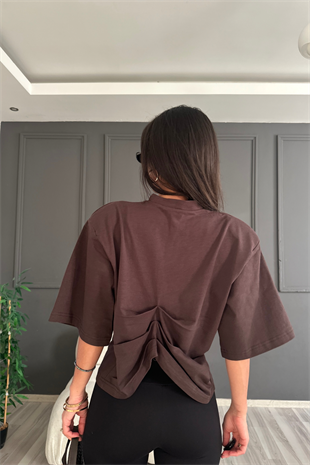 Kahve Vatkalı Sırt Detaylı Tshirt