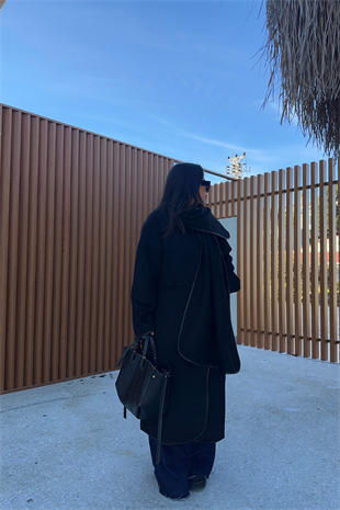 Siyah Atkılı Kaşe Kaban