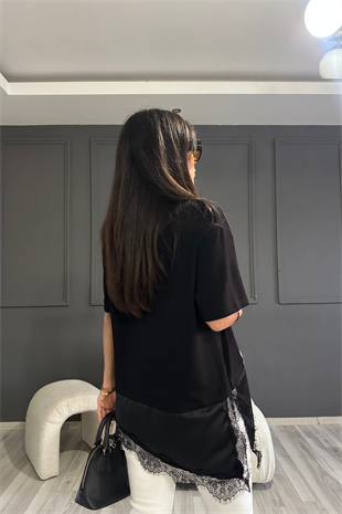 Siyah Saten Detaylı Asimetrik Tshirt