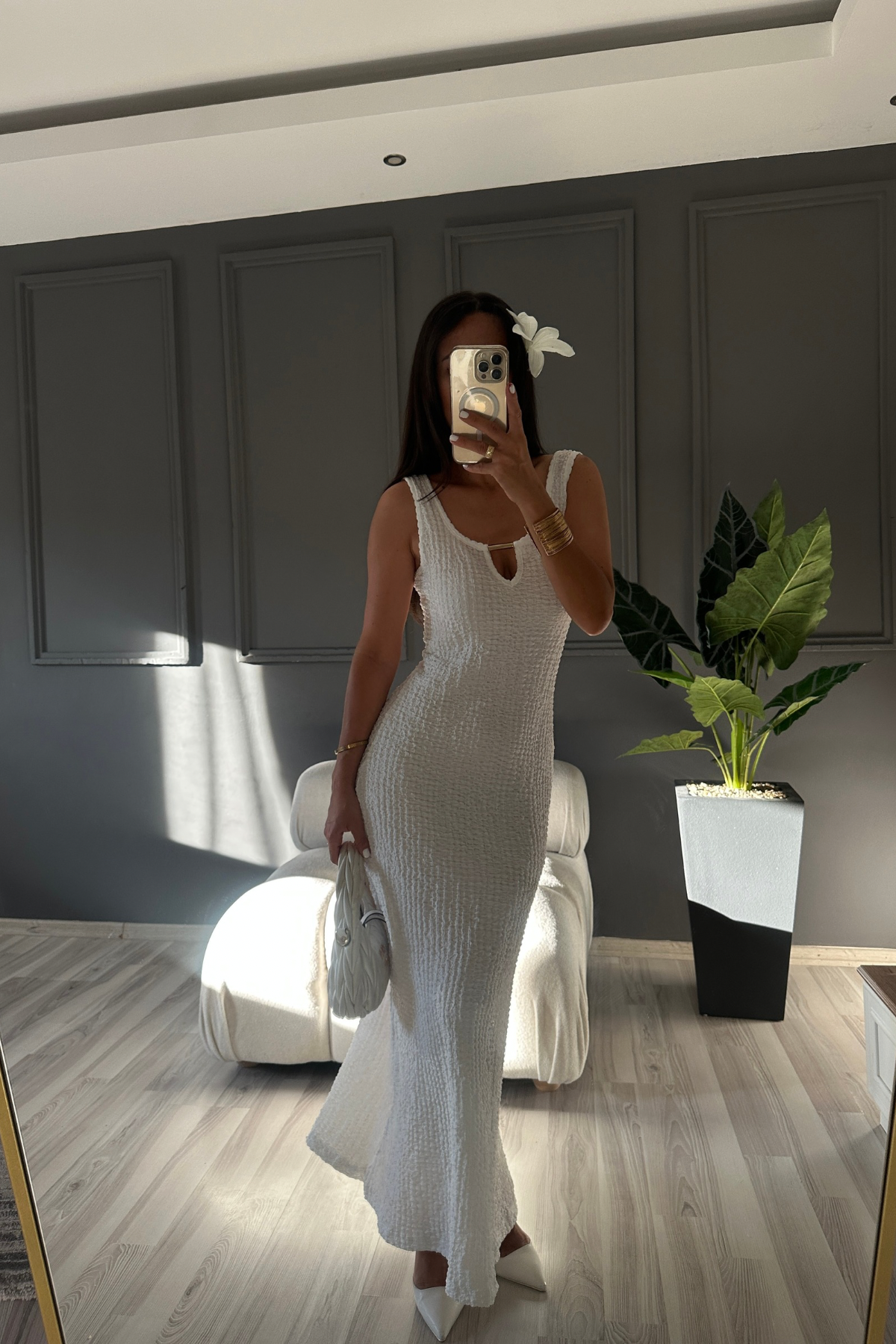 Gold Detaylı Beyaz Burble Elbise