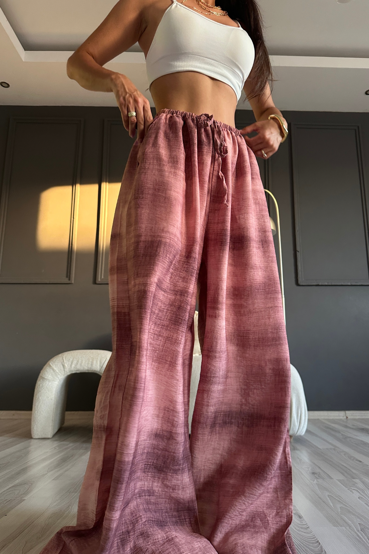 Pembe Dökümlü Bol Paça Pantolon