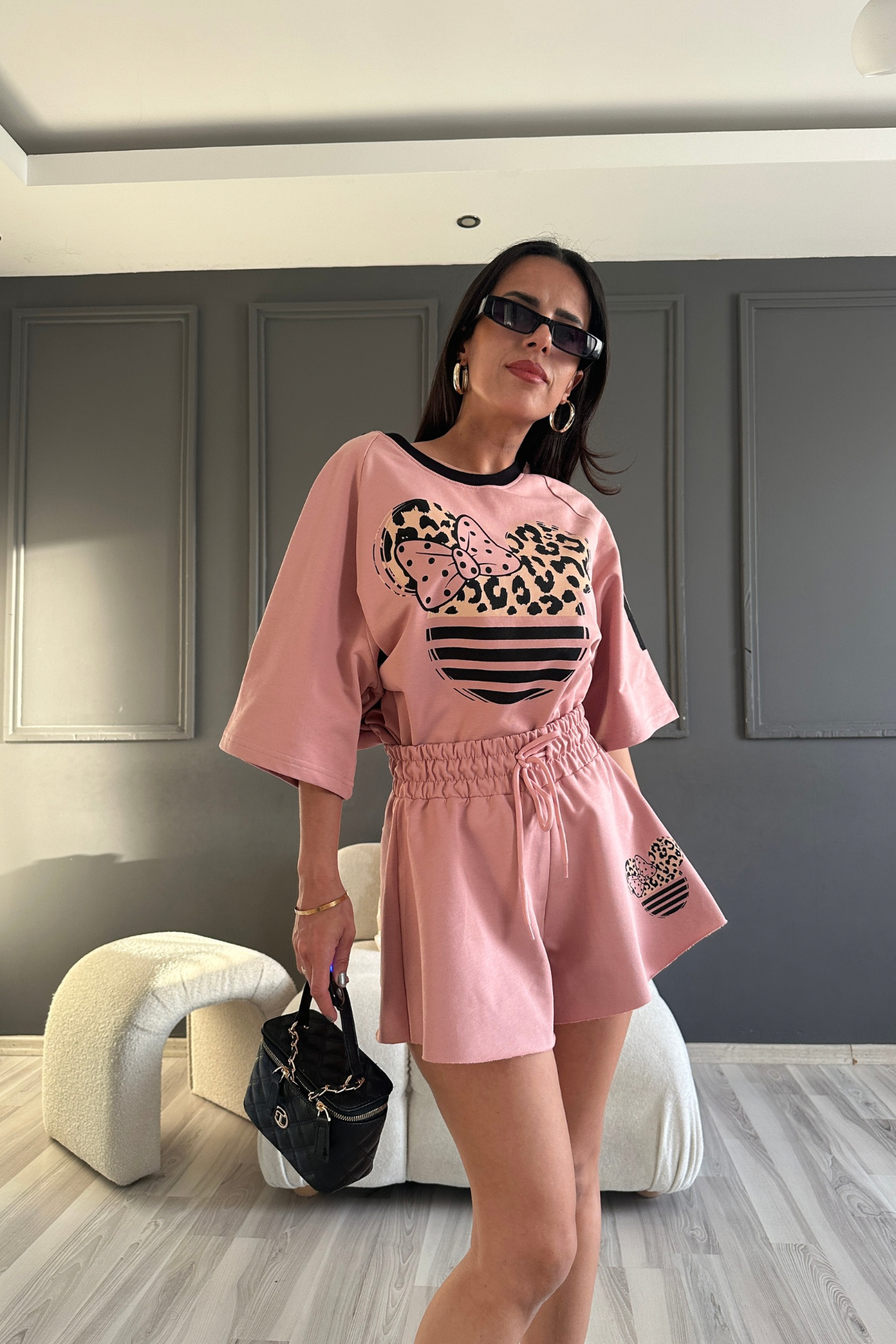 Pembe Siyah Şeritli Takım
