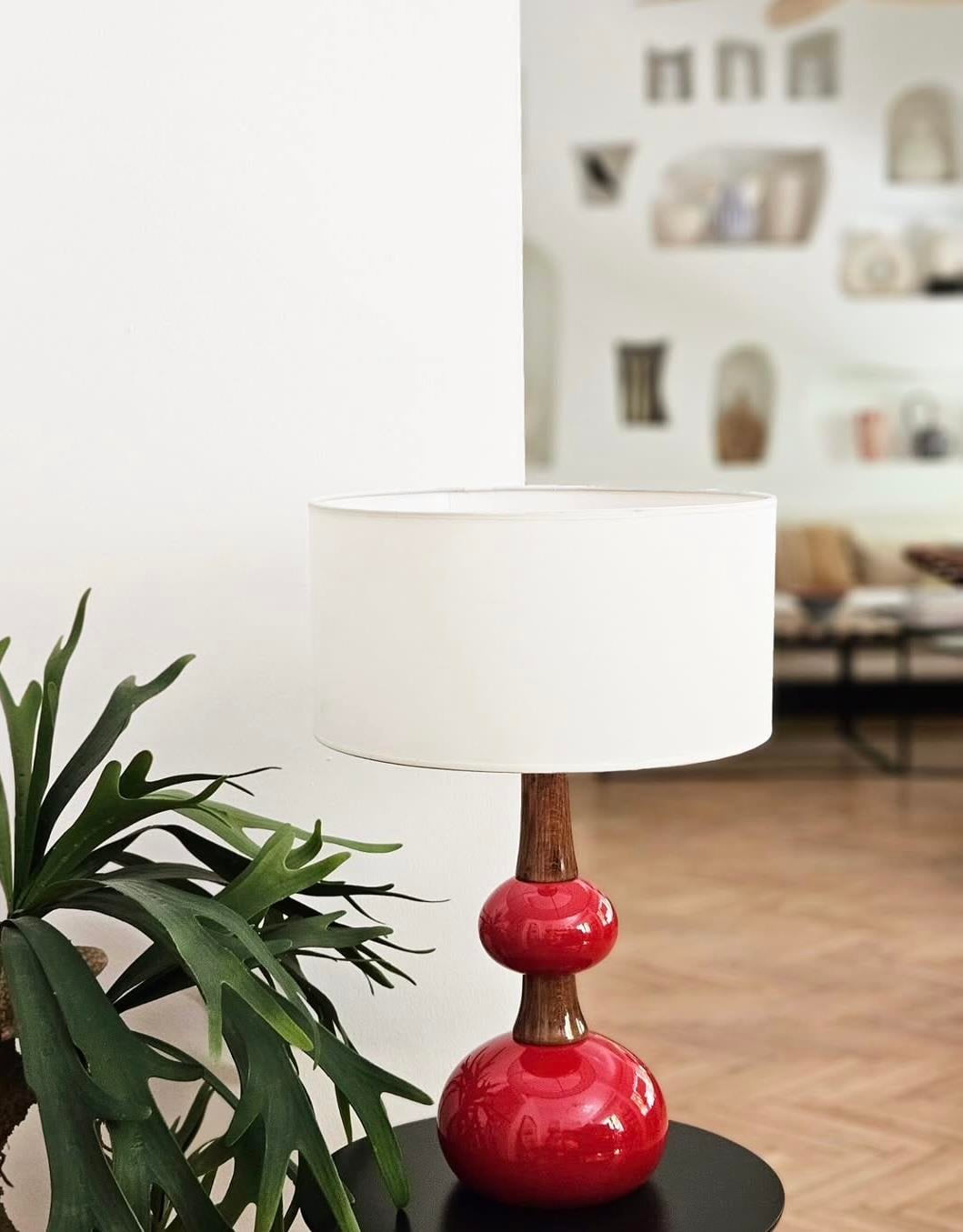 Lipa Kırmızı Ahşap Abajur