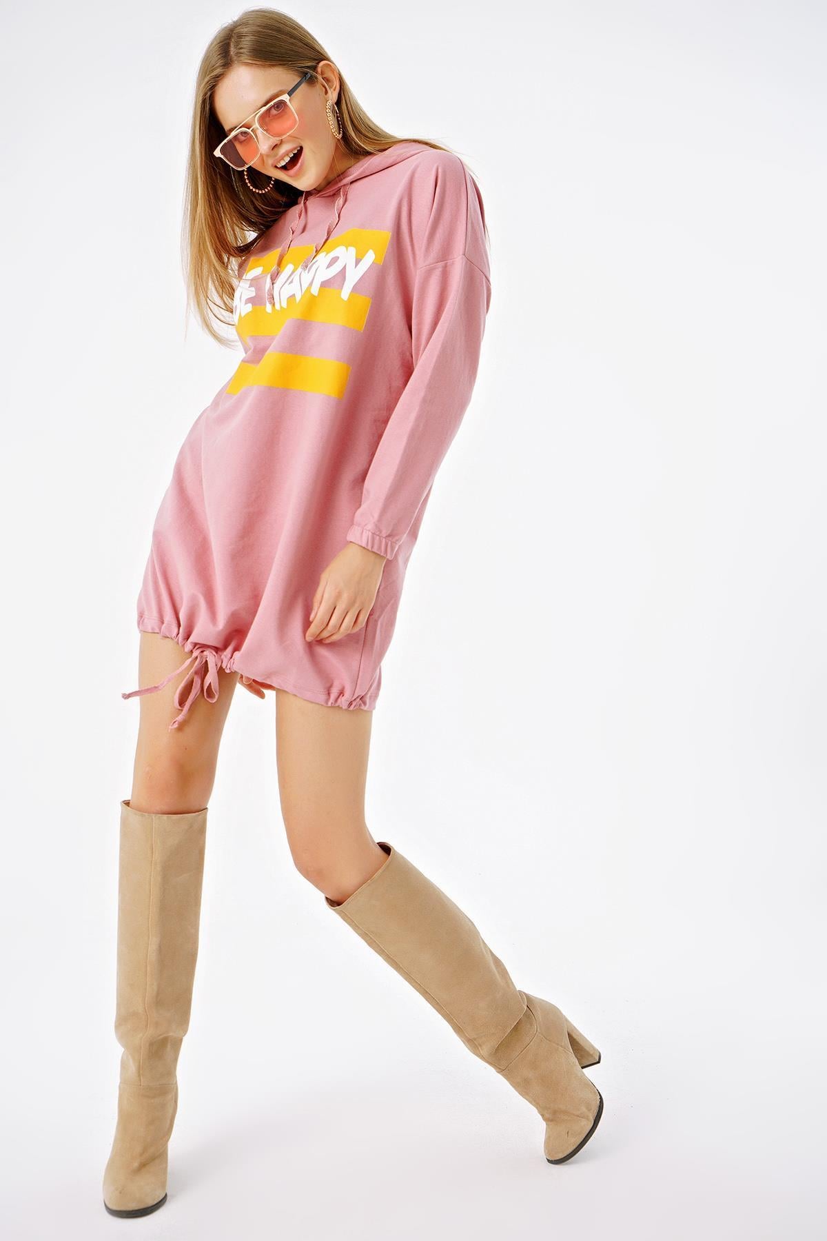 Be Happy Baskılı Eteği Büzgülü Kapüşonlu Oversize Sweat Elbise