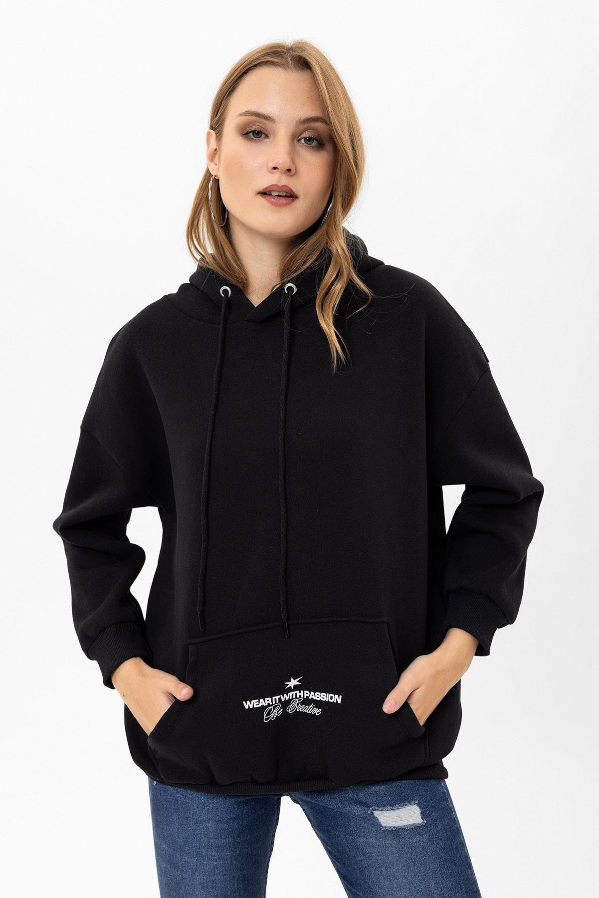 Kadın Arkası Baskı Detaylı Kanguru Cepli Kapüşonlu Oversize Sweatshirt