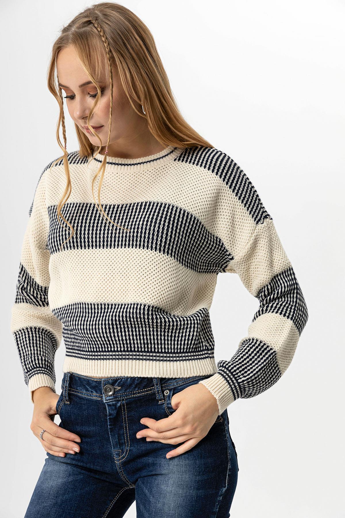 Kadın Çizgi Desenli Triko Örme Kazak