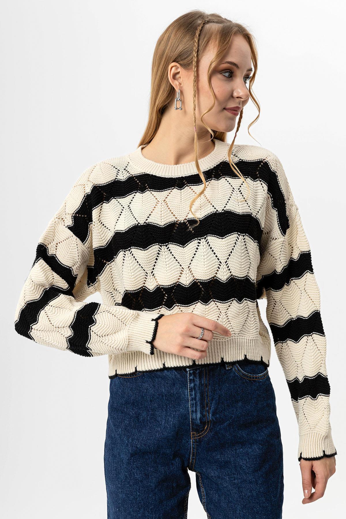 Kadın Çizgi Desenli Triko Örme Kazak