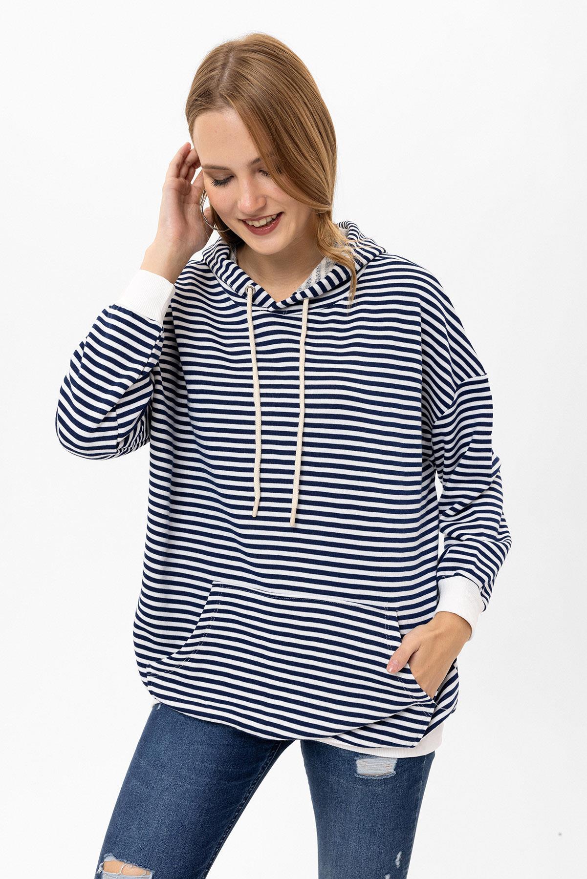 Kadın Çizgi Detaylı Kapüşonlu Oversize Sweatshirt