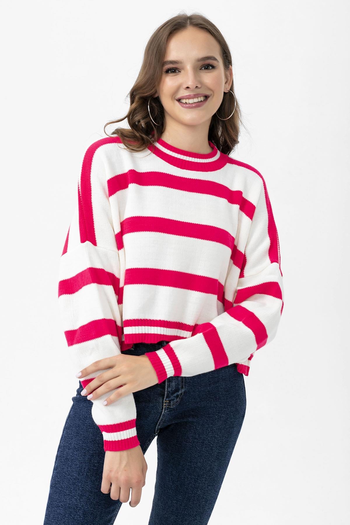 Kadın Çizgili Oversize Crop Triko Kazak 245176 -