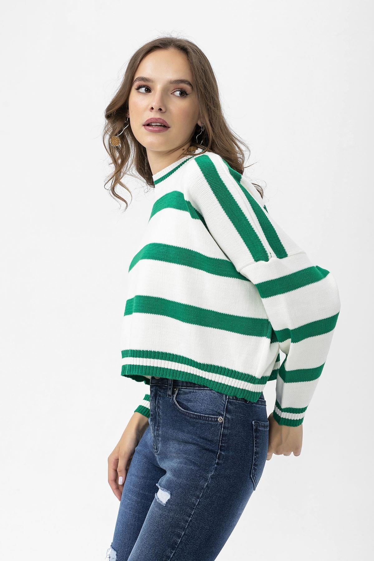 Kadın Çizgili Oversize Crop Triko Kazak 245176 -