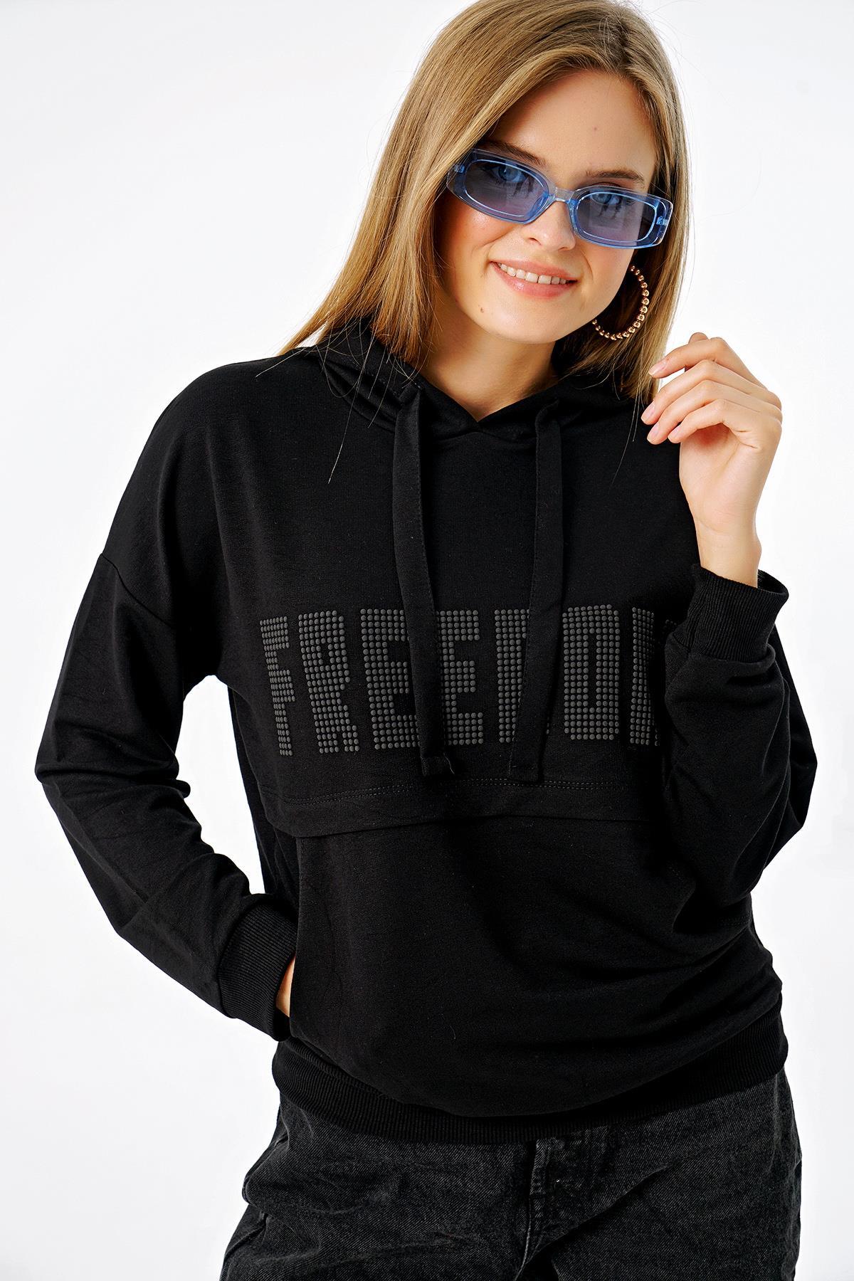 Kadın Freedom Baskılı Cepli Kapüşonlu Sweatshirt
