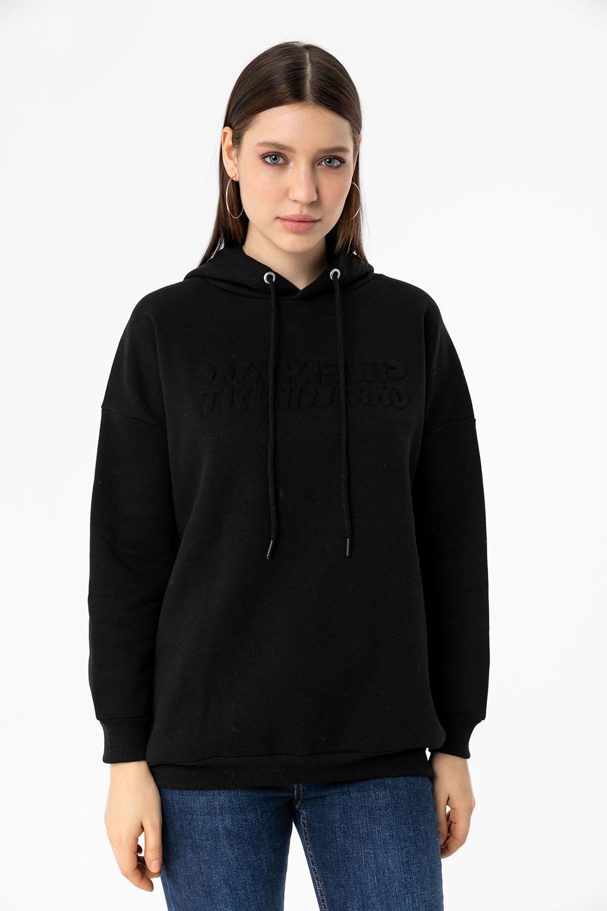 Kadın Kabartma Baskılı Kapüşonlu Üç İplik Sweatshirt