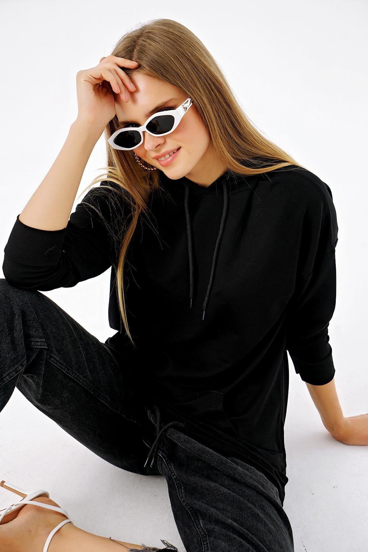 Kadın Kapüşonlu Kanguru Cepli Sweatshirt
