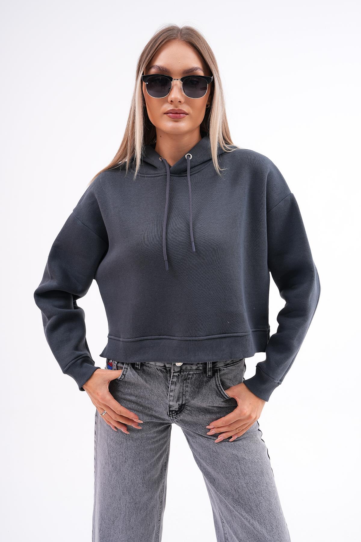 Kadın Kapüşonlu Yan Yırtmaç Detaylı Üç İplik Kısa Sweatshirt 255025 -
