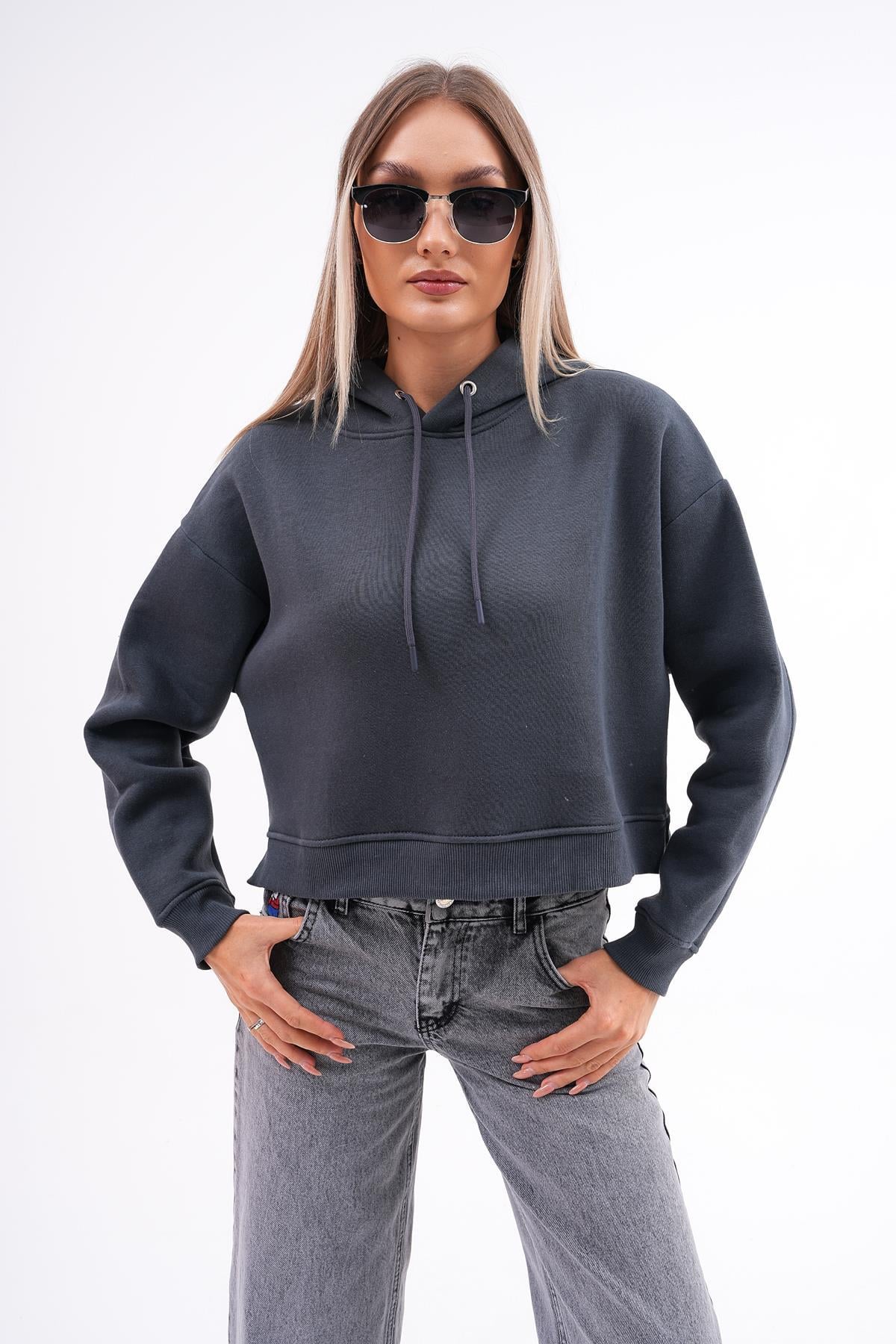 Kadın Kapüşonlu Yan Yırtmaç Detaylı Üç İplik Kısa Sweatshirt 255025 -