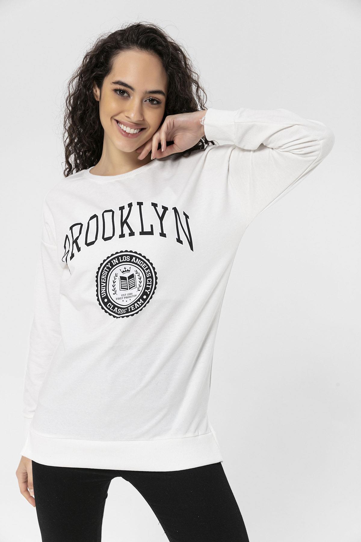 Kadın Önü Baskı Yanı Yırtmaç Detaylı Bisiklet Yaka Sweatshirt