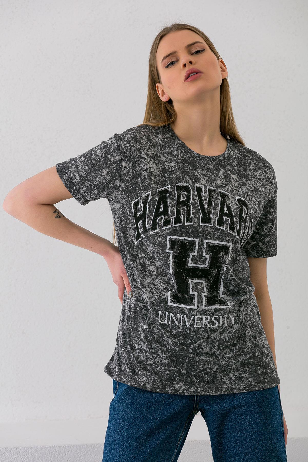 Kadın Önü Baskılı Batik Desen T-shirt