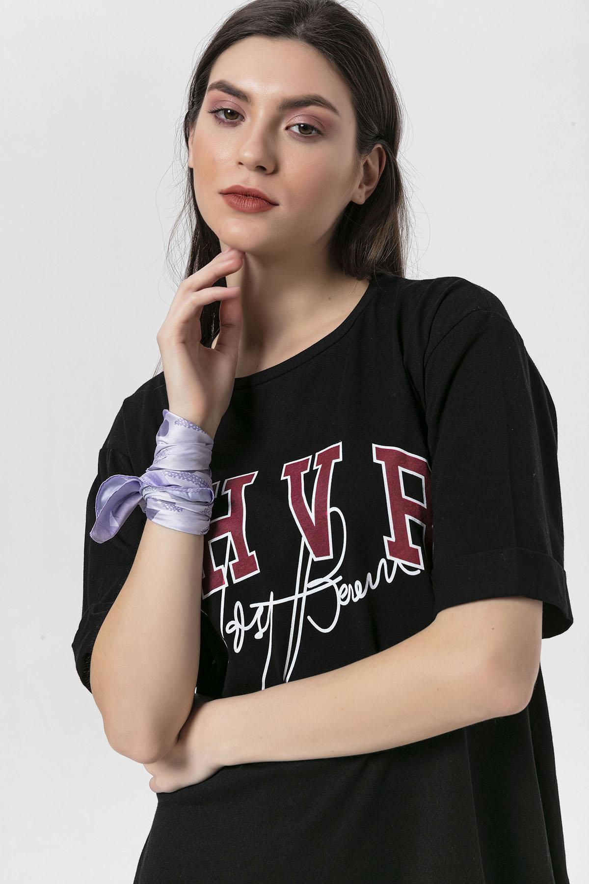Kadın Önü Baskılı Yan Yırtmaç Detaylı Oversize T-Shirt